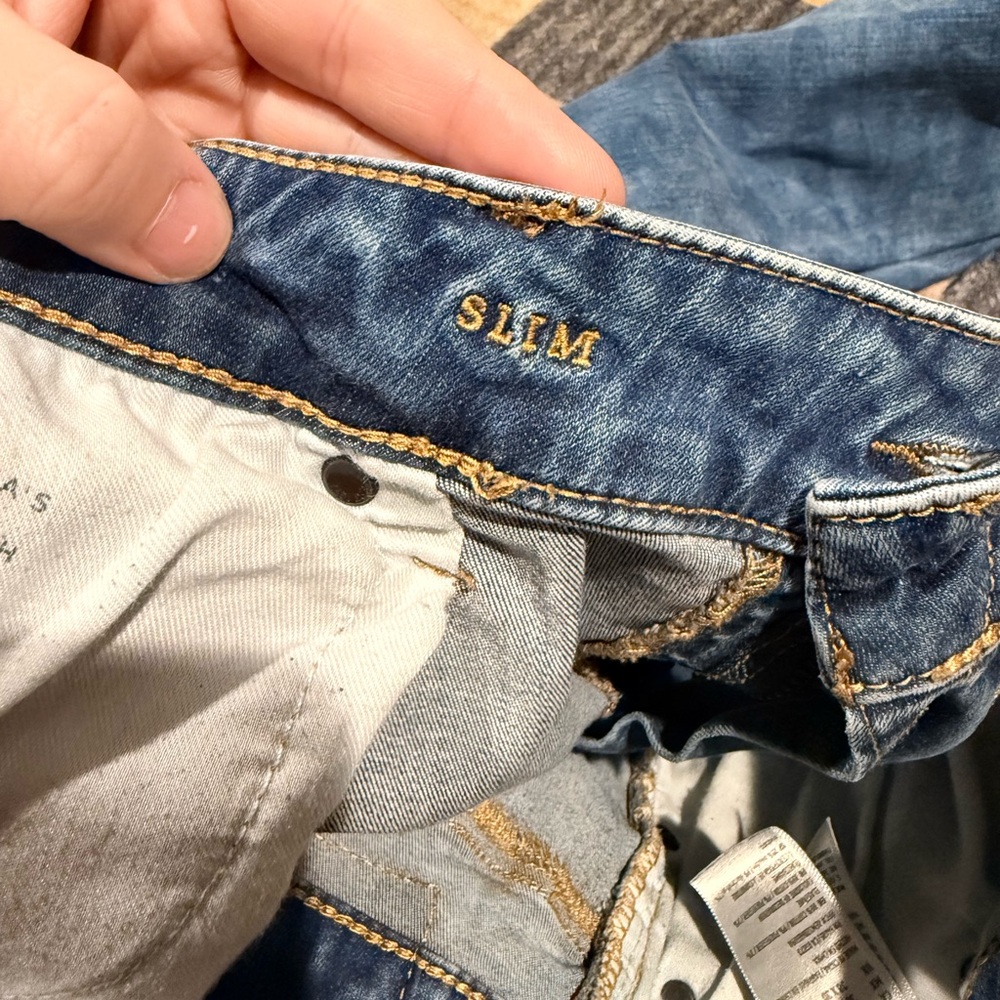 American Eagle Outfitters 38x30 Light Blue Ripped Slim Jeans - Picture 4 of 4